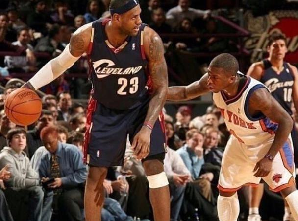 他的面貌更 他的面貌更